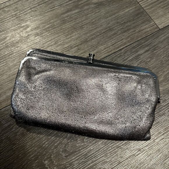 HOBO INTERNATIONAL LAUREN CLUTCH WALLET Metallic Silver Leather - Picture 1 of 8